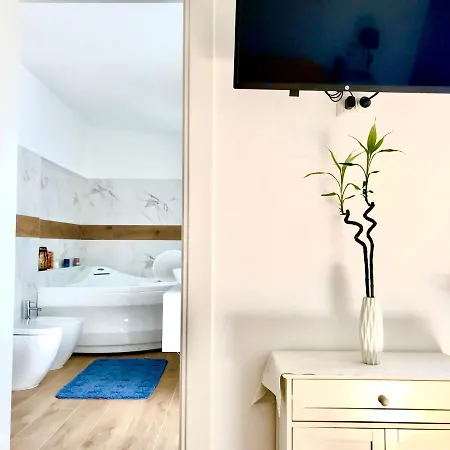 Stanza E Bagno Privato, Idromassaggio Con Extra Fee, In Couette-café 3*