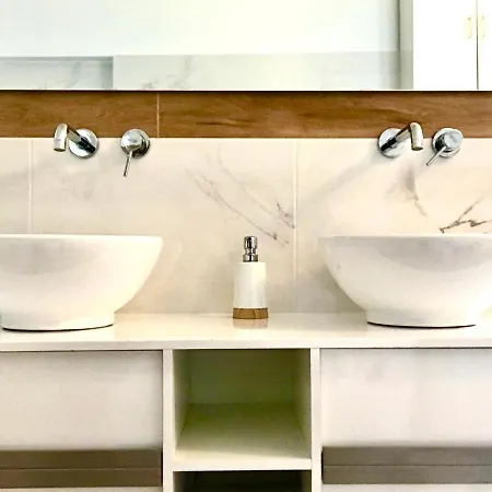 Stanza E Bagno Privato, Idromassaggio Con Extra Fee, In Couette-café 3*