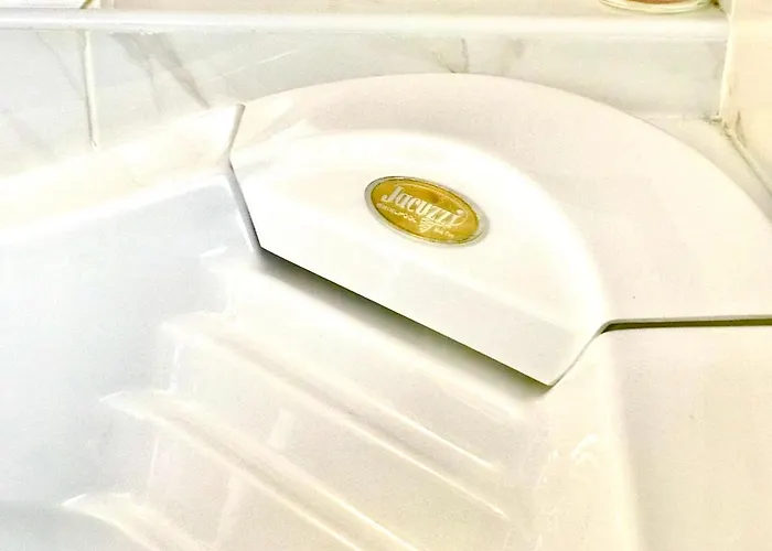 Oda ve Kahvaltı Stanza E Bagno Privato, Idromassaggio Con Extra Fee, In