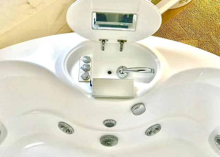 Stanza E Bagno Privato, Idromassaggio Con Extra Fee, In